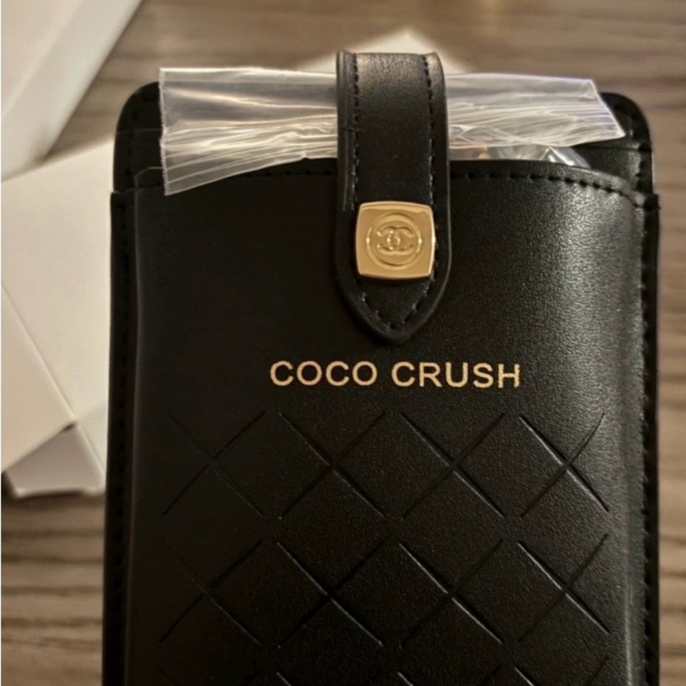 Chanel Coco Crush Black Quilted Phone case w/ cardholder Crossbody Bag NEW🖤 - Picture 8 of 8